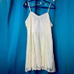 Beautiful lace cream spaghetti strap dress size XL